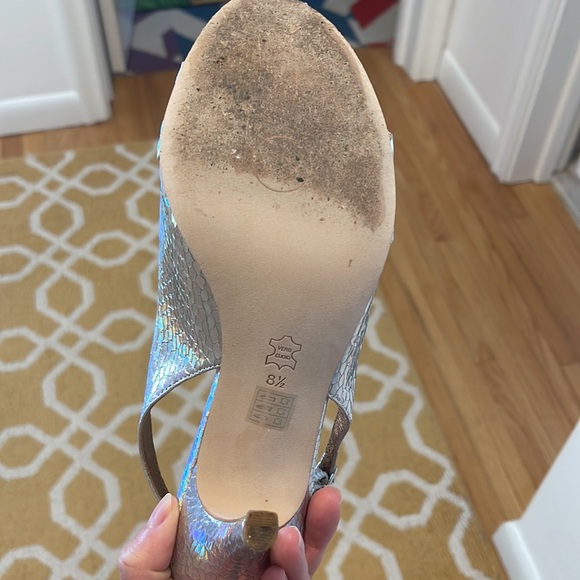 Metallic sling backs by Cynthia Vincent. - Picture 4 of 8